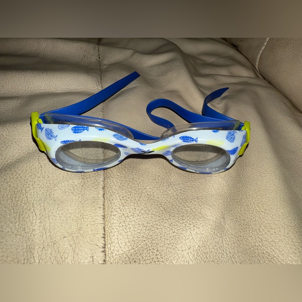 3/10$ Kids (2-5) Speedo Swim Goggles (blue, yellow and white) with fish design